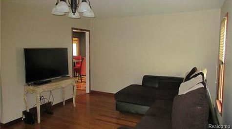 4th image of 2511 Clawson Ave