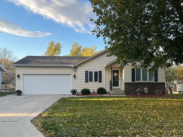 709 Troy Dr, Carroll, IA 51401