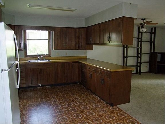 5th image of 12 Saint Andrews Dr