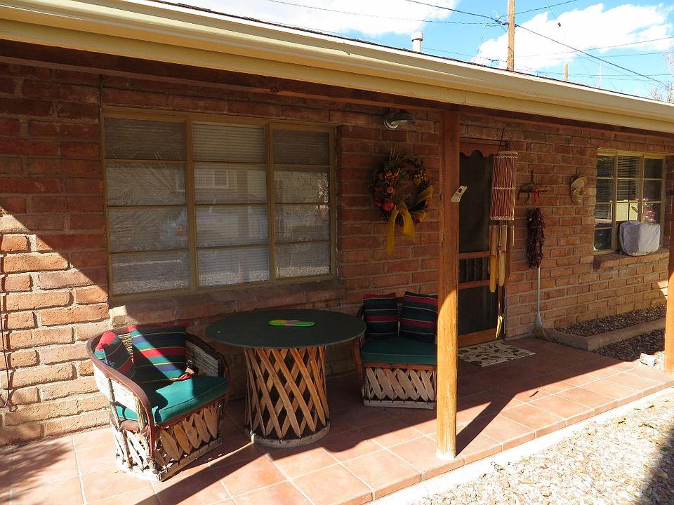 Side Patio/ Porch