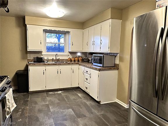 5th image of 5771 Louise Ave NW