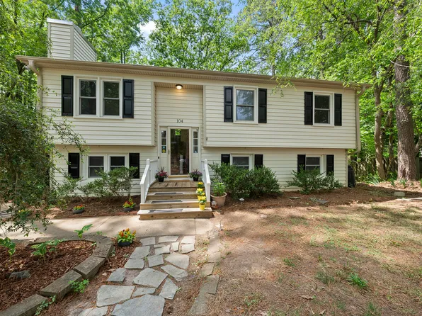 104 Farnham Ct, Garner, NC 27529
