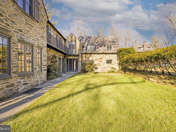 3rd image of 99 E Bells Mill Rd