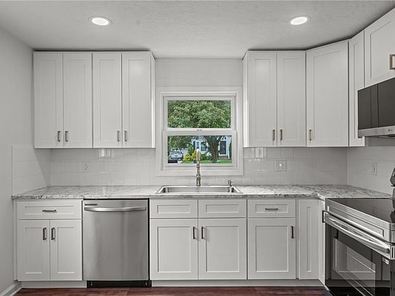 2nd image of 1539 Longwood Dr