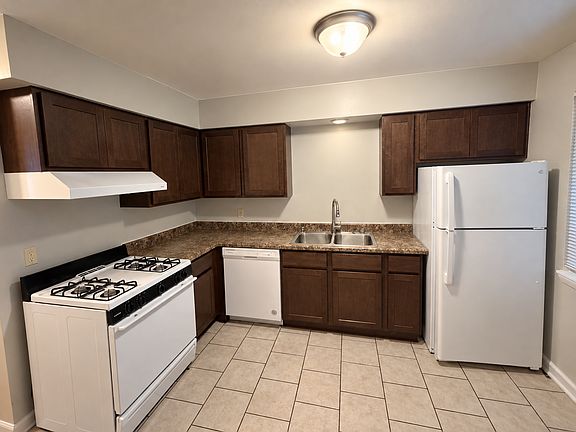 5th image of 119 S 70th St