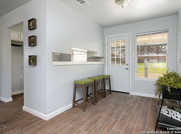 5th image of 1715 Oxhill Dr