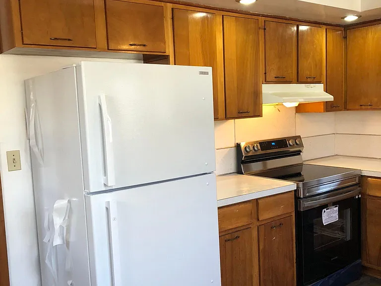 601 E High St — Photo 3