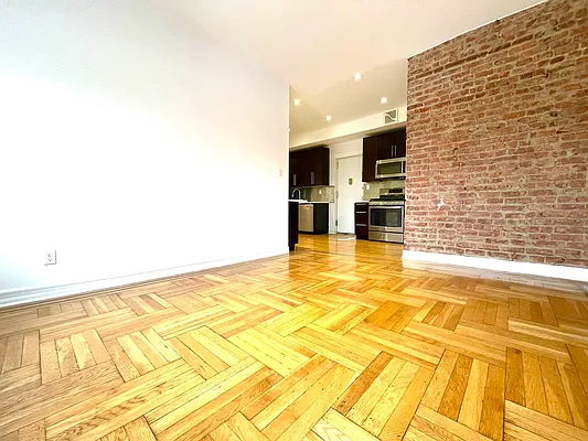 Rented by R New York | media 2