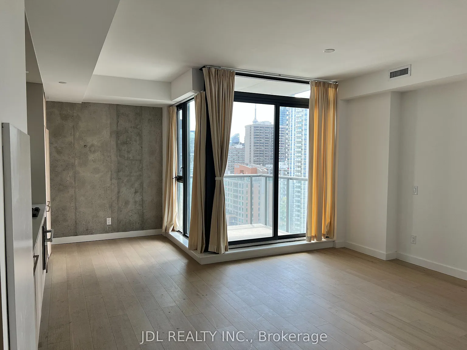81 Wellesley St E — Photo 4