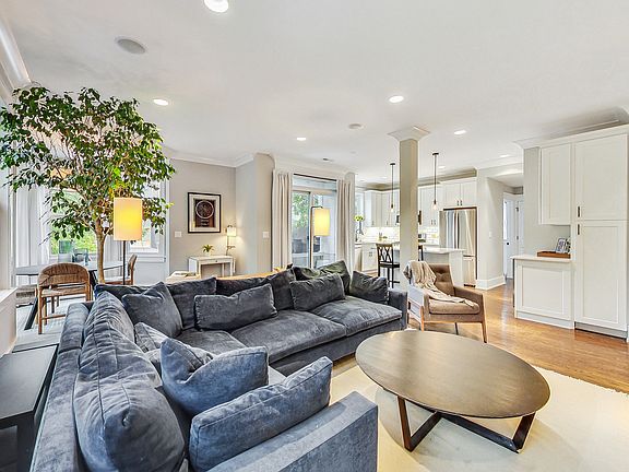4th image of 3201 N Wolcott Ave APT 2B