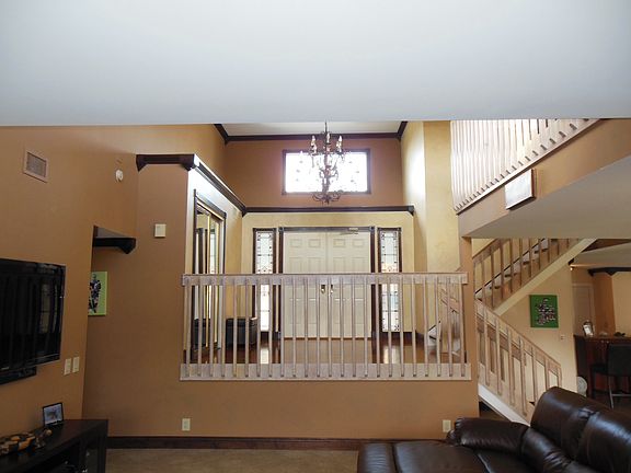 Grand Foyer - BiLevel home