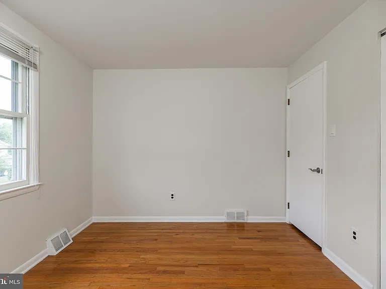 410 Woodlawn Ave — Photo 38