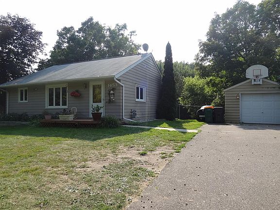 1453 North Arm Dr Orono Single garage ample parking