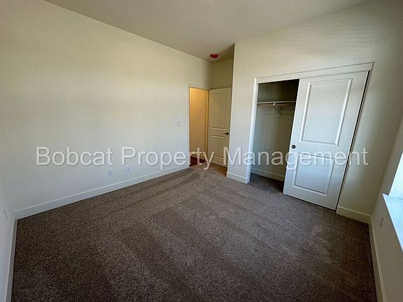 5th image of 923 Nelle Dr