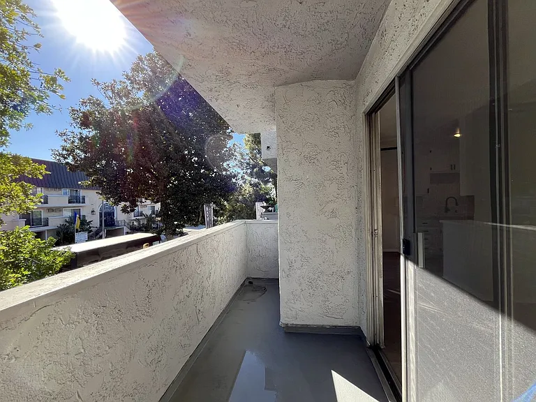 245 South Serrano Ave — Photo 87