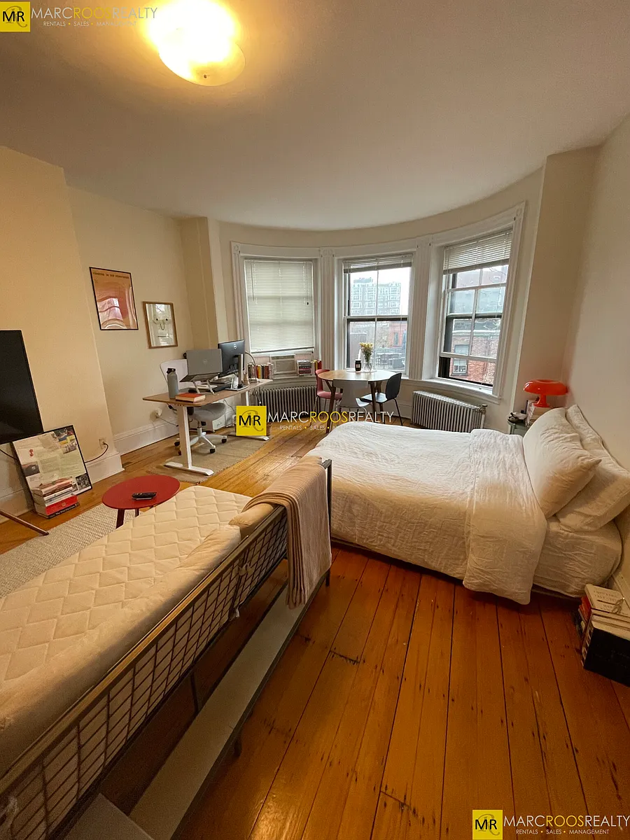 Building Photo - 381 Commonwealth Ave #7