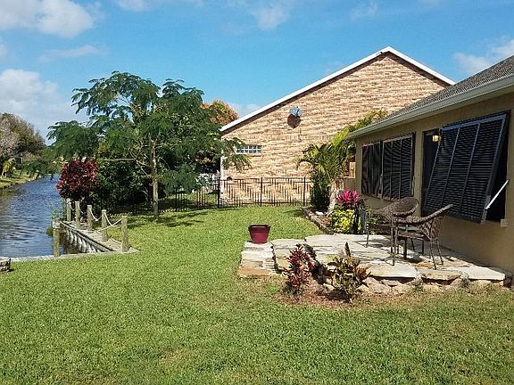 3rd image of 110 Palm Cir