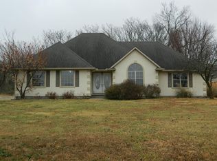 1145 E 1st St, Carterville, MO 64835