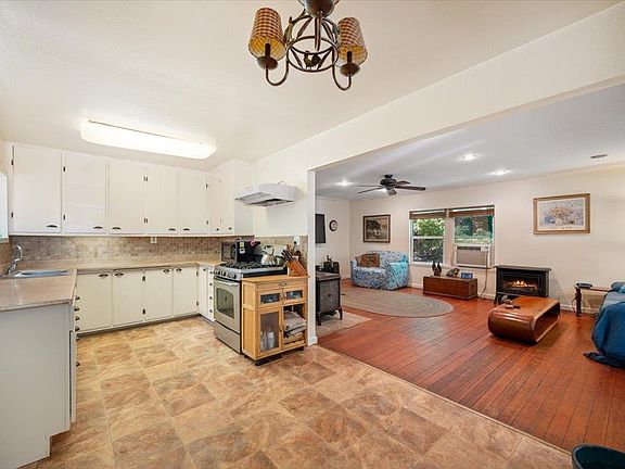 3rd image of 9086 La Porte Rd