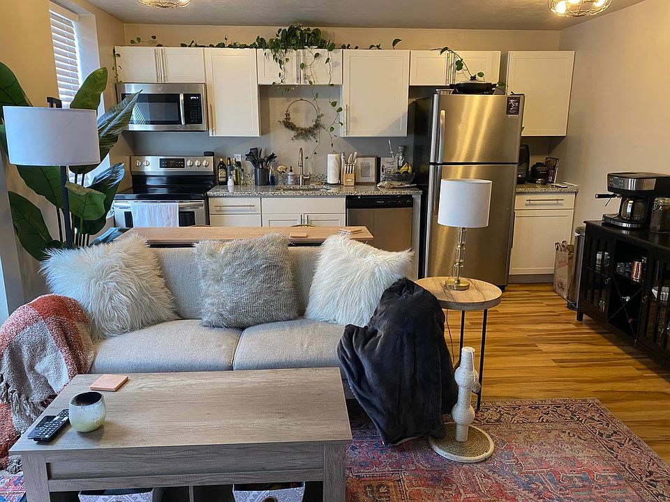 1st image of 1324 E Carson St APT 7