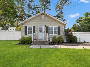 34 Lafayette Ave, Lake Grove, NY 11755