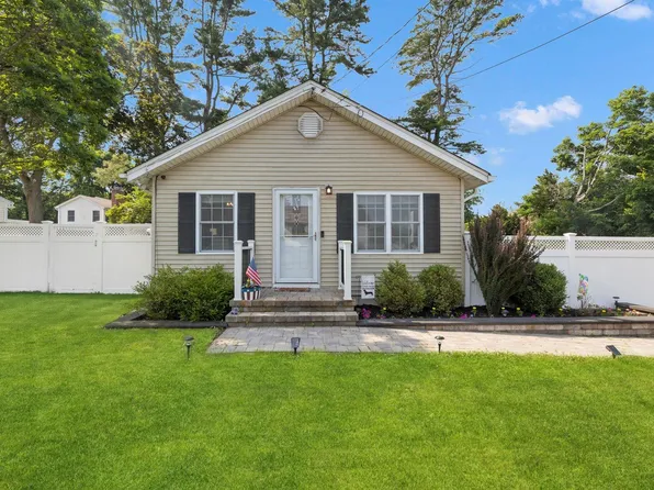 34 Lafayette Avenue, Lake Grove, NY 11755