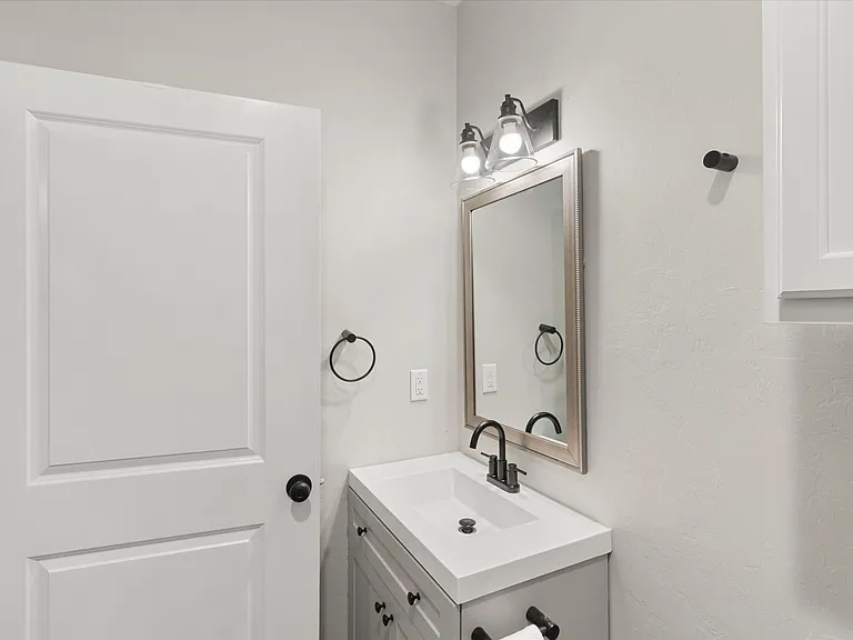 209 W Apache St #301 — Photo 13