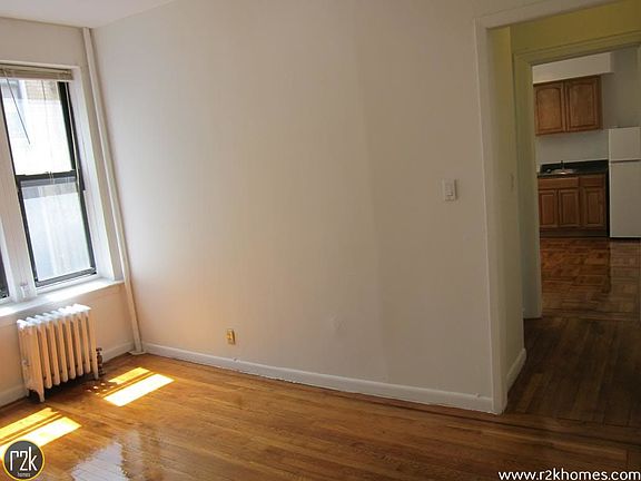 4th image of 3923 58th St #C5