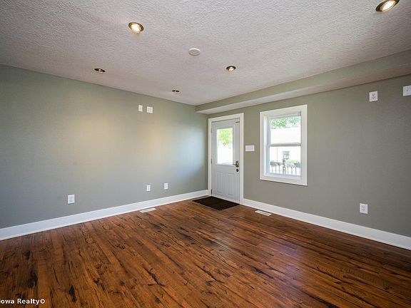 5th image of 325 School St