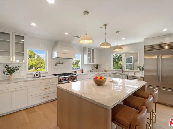 8127 Vicksburg Ave, Los Angeles, CA 90045