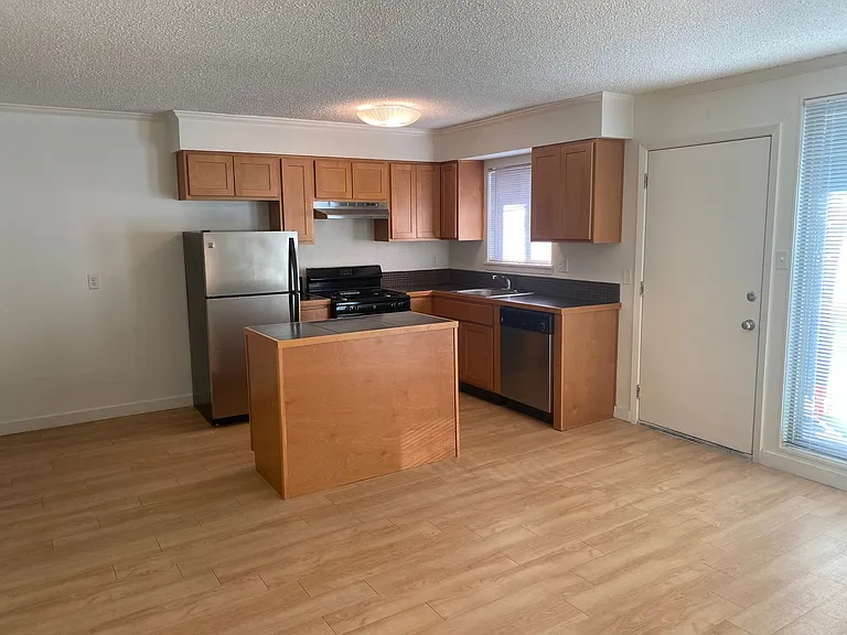 604 W 8th St #304A — Photo 13