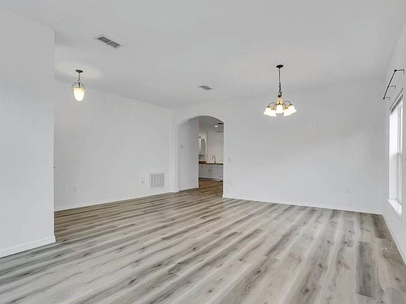 4th image of 631 Hacienda Cir
