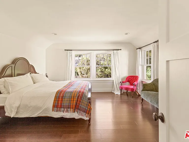 2102 N Bronson Ave — Photo 28