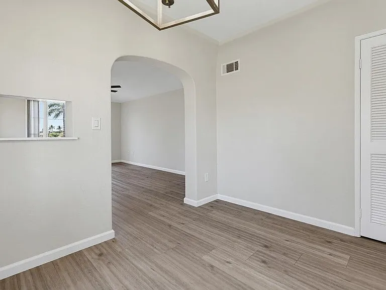 344-46 G Ave #D — Photo 10