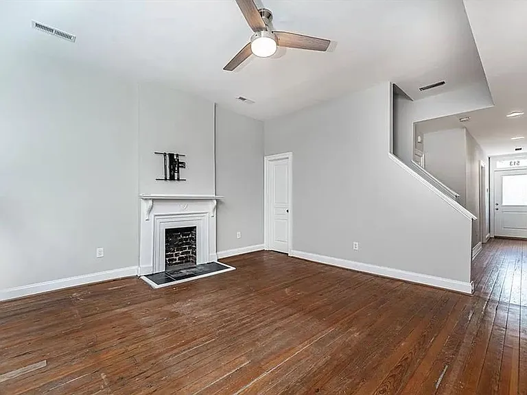 513 S Laurel St — Photo 8