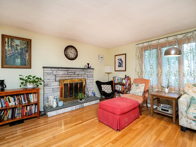 6 Tufts Rd — Photo 6