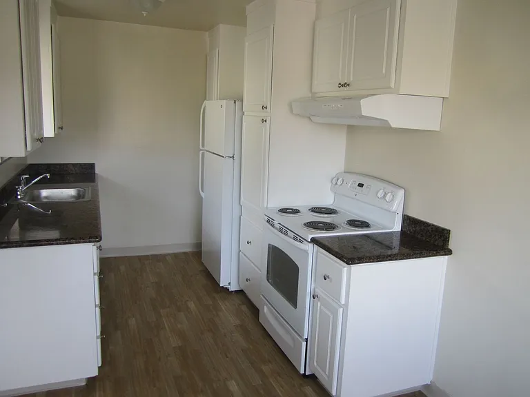 2220 Curtner Ave — Photo 4