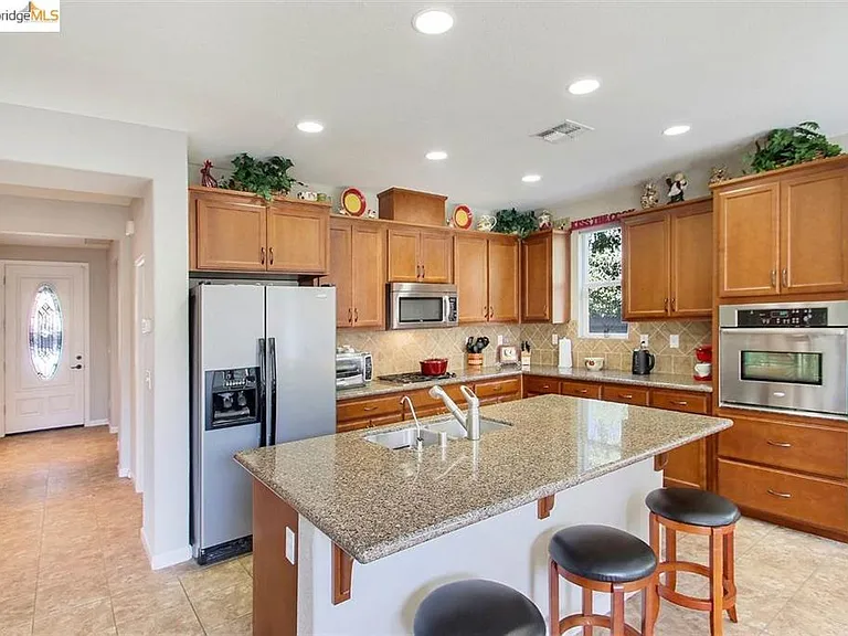 790 Yosemite Dr — Photo 9