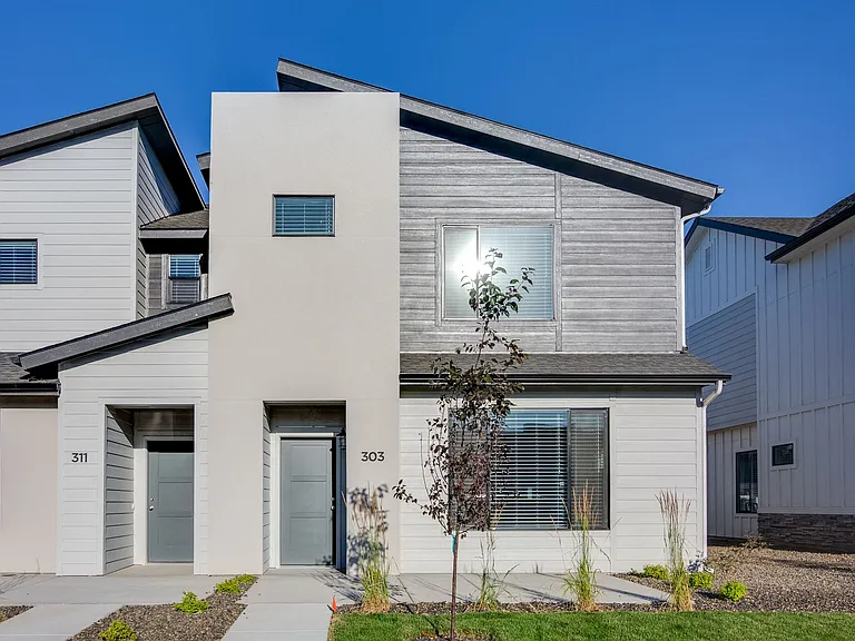 327 S Riggs Spring Ave — Photo 4