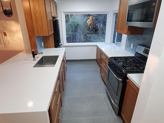 3rd image of 2812 Hawthorn St #2812