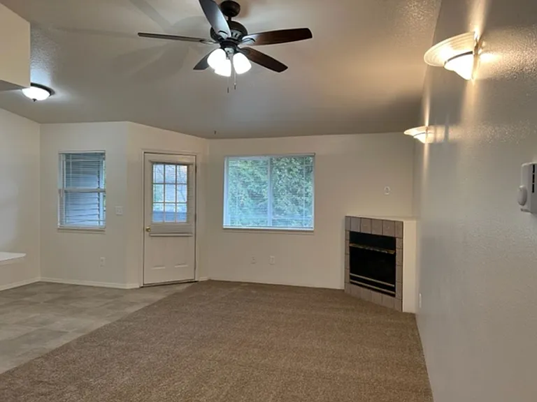 1301 SE Ellsworth Rd — Photo 2