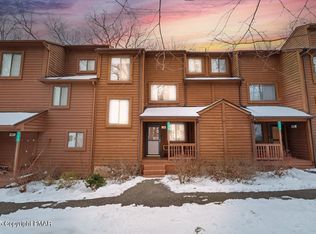 134 English Ct, Bushkill, PA 18324