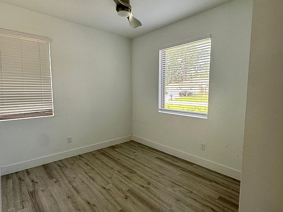 4th image of 15 Regent Ln #B