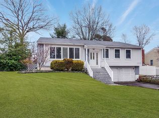 65 Bobann Dr, Nesconset, NY 11767
