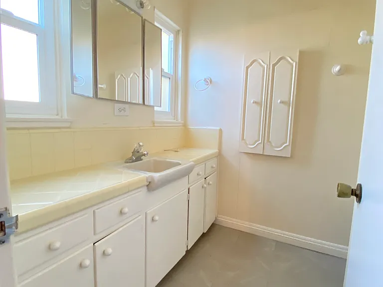 1444 N Mountain Ave — Photo 22