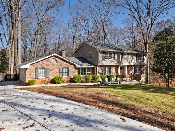 8965 Huntcliff Trce, Sandy Springs, GA 30350
