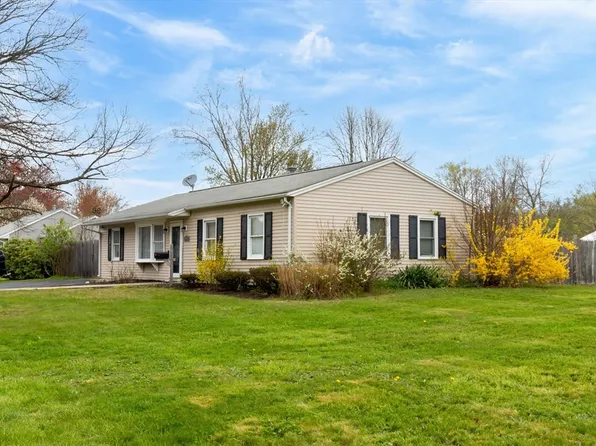 558 Hogg Memorial Dr, Whitman, MA 02382