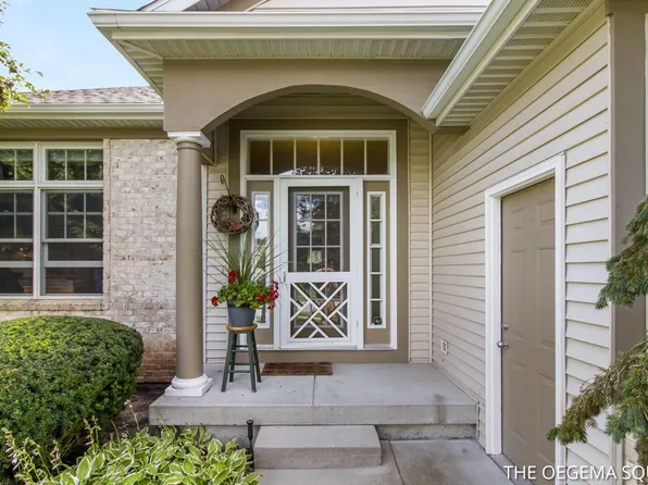 2164 Arbor Trl NW, Grand Rapids, MI 49534