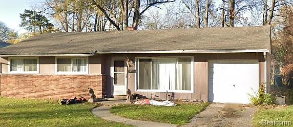 22031 Jerome St photo 1