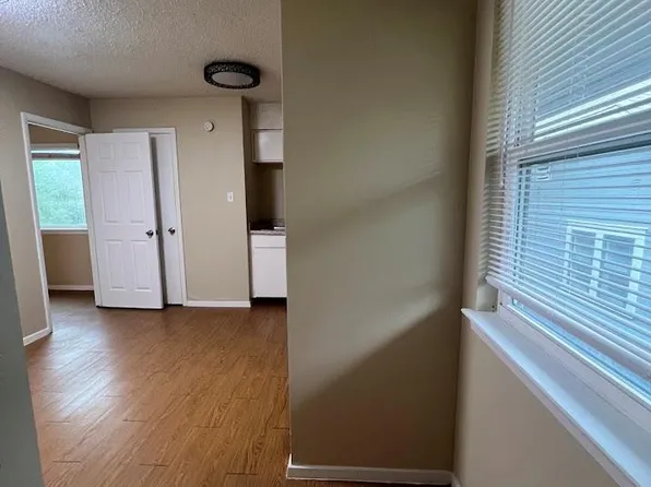 202 E 32nd St APT 4, Austin, TX 78705